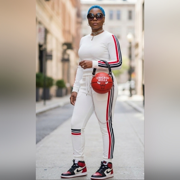 None Handbags - NWT LIMITED EDITION HANDMADE CHICAGO BULLS SMALL BASKETBALL PURSE 🏀